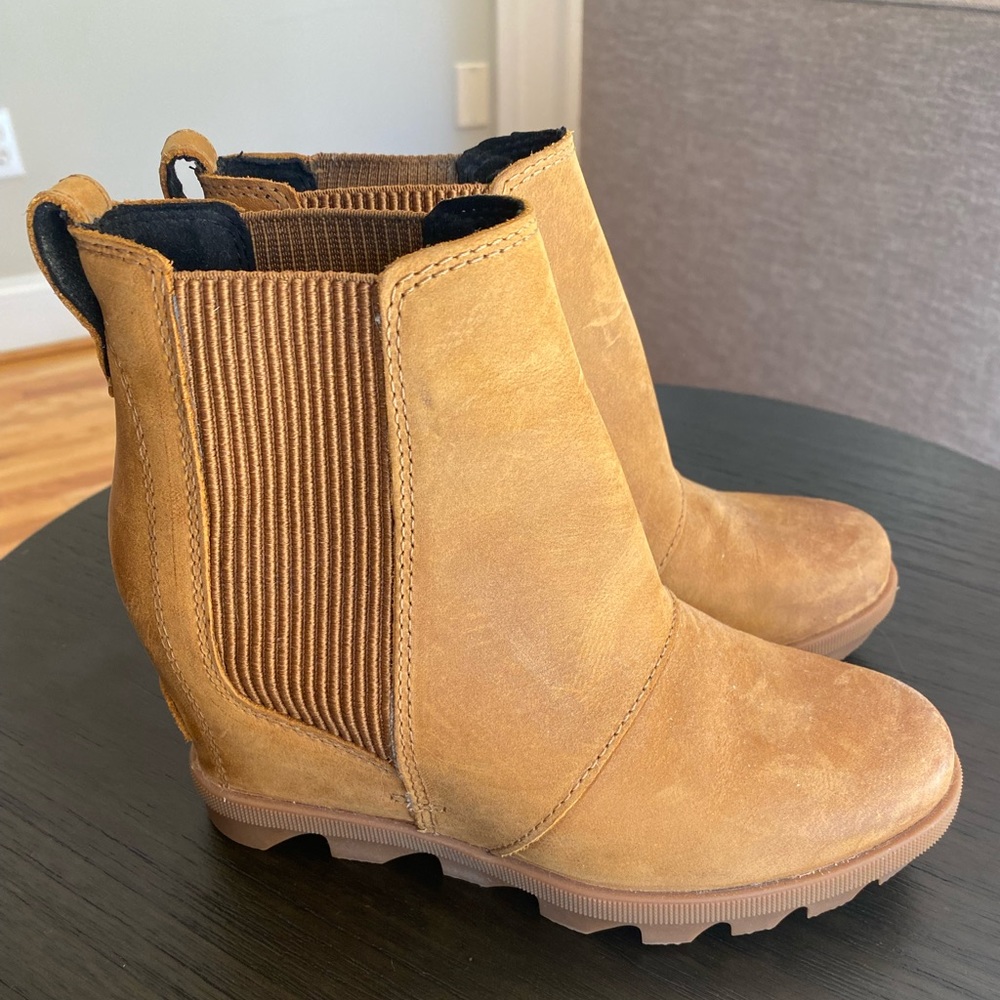 SOREL - Women’s Joan of Arctic Wedge II Chelsea, Leather or Suede Ankle Boot